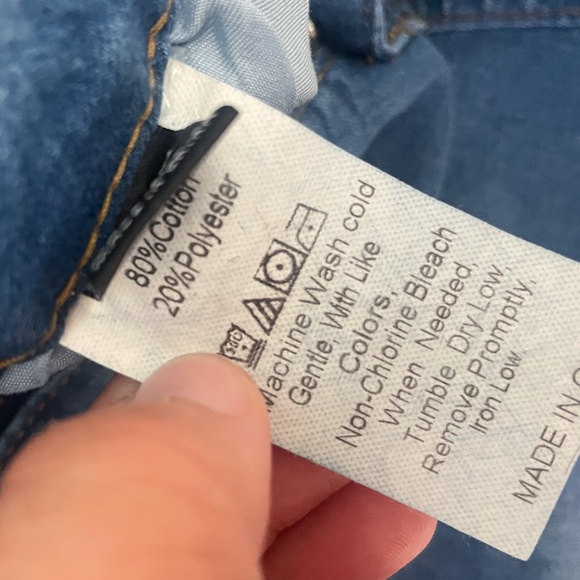 SHEIN Women’s Curve Mid Wash High Waisted Distressed Denim Jean Shorts Size 3XL - Picture 6 of 6